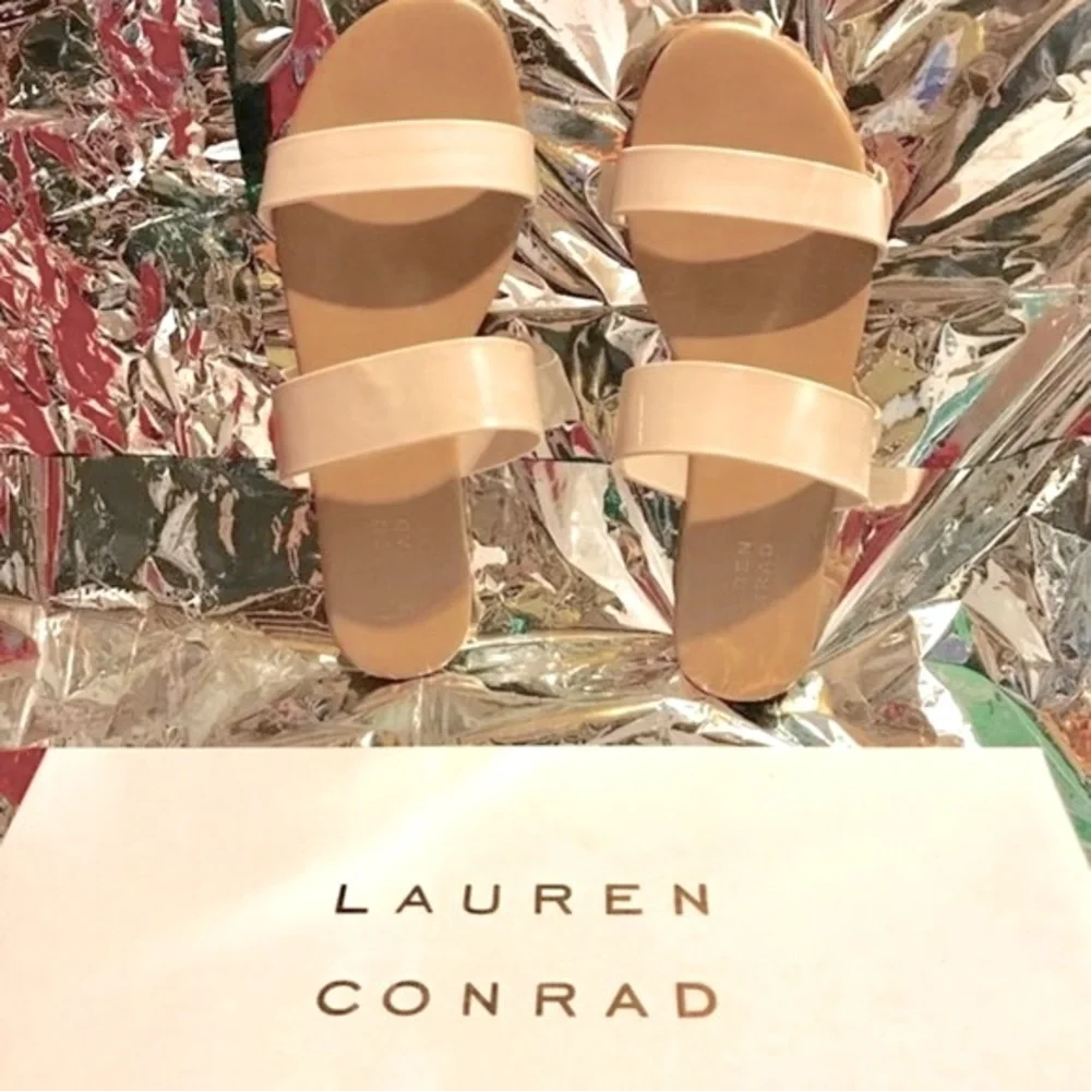𝅺Lauren Conrad sandals